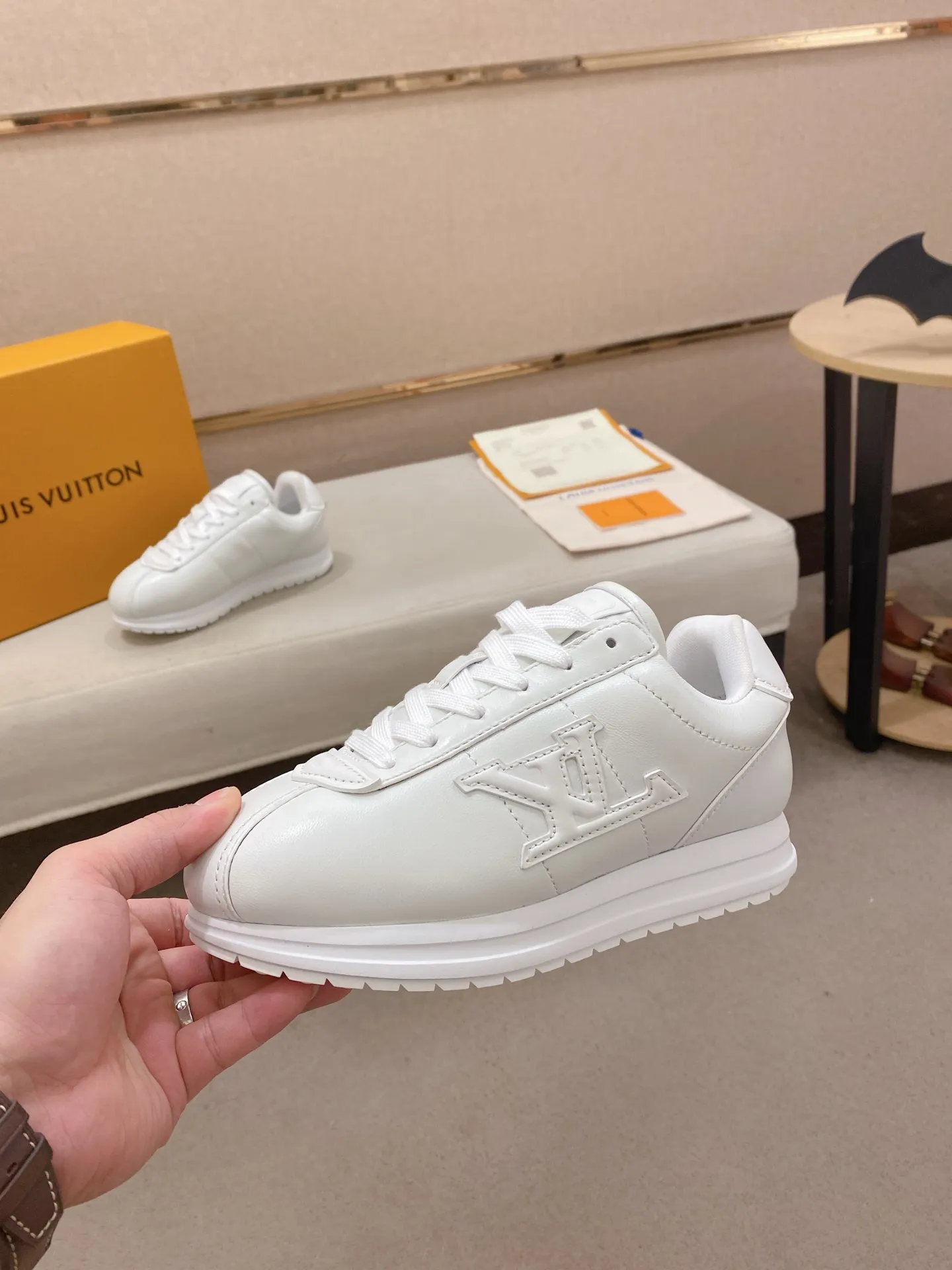 Men's shoes💰: Couple style 700💰LOUIS VUITTON Footint Soccer sneakers‼ ️ The top version, the same sneakers for LV couples. You will look fashionable when you wear them. This Footint Soccer sneaker was unveiled in the 2025 spring and summer series fashion show. The tongue is embellished with the Lvers United badge inspired by the football team. The rubber sole of the foot is decorated with multiple Louis Vuitton logos. The original latest packaging. Fabric: original imported cowhide. Lining: original imported breathable mesh. Foot pad: original injection molding pad. Outsole: original molded T combination outsole. Size: 35-45.